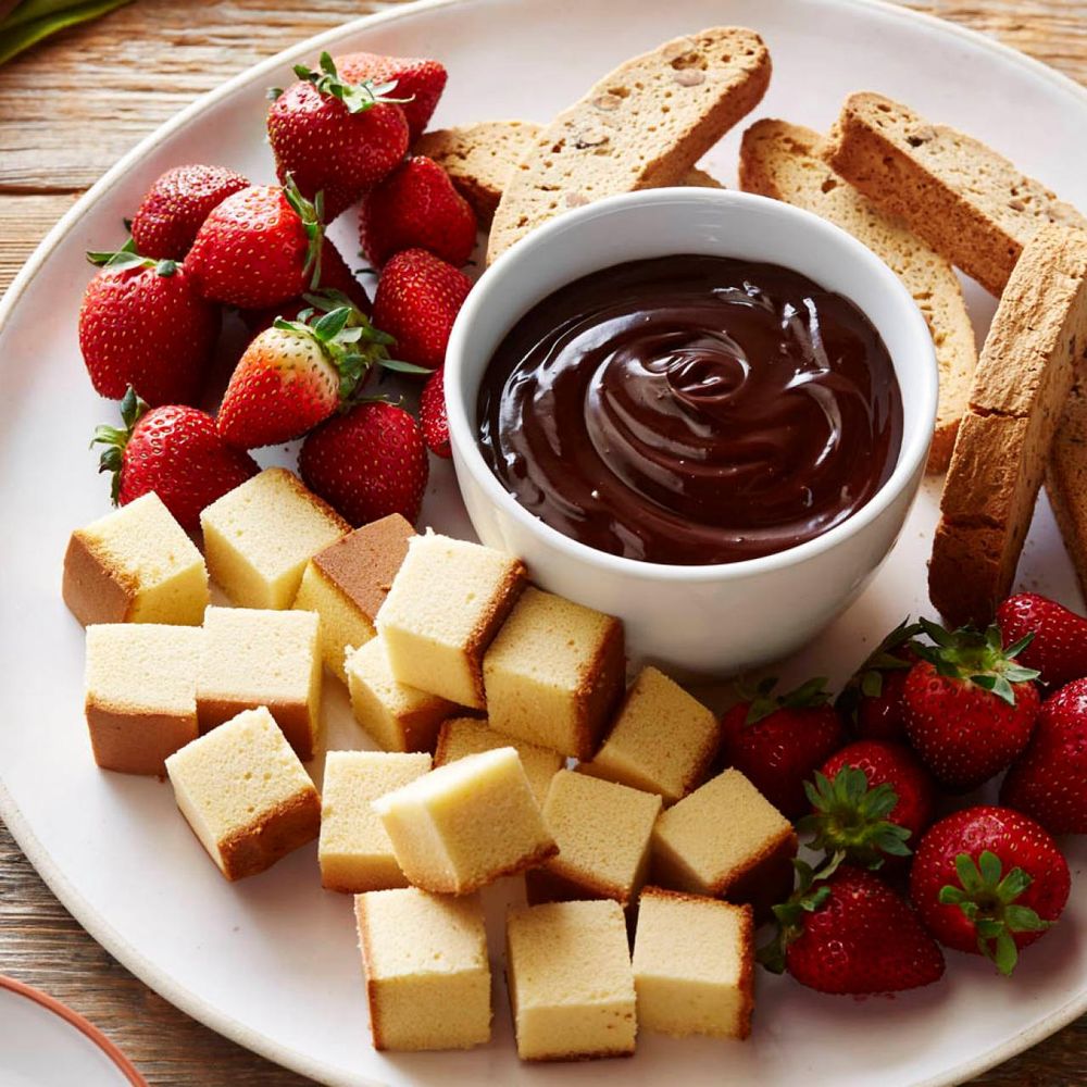 Fresh strawberries, vanilla cake cubes, and chocolate sauce for dipping at Pindar Vineyards.
